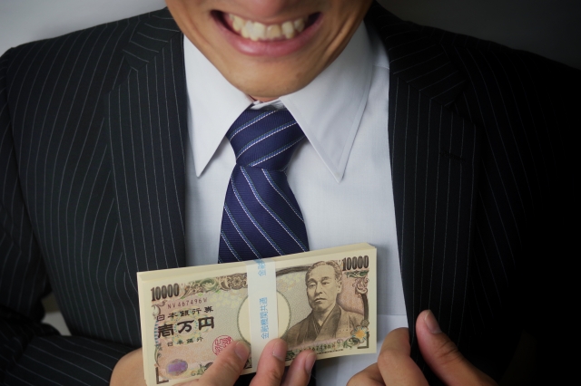 ヤミ金業者は金をせしめてほくそ笑む。東松山市の闇金被害の相談は弁護士や司法書士に無料でできます